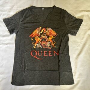 QUEEN Womens Short Sleeve Graphic Tee in Charcoal Grey Sz M